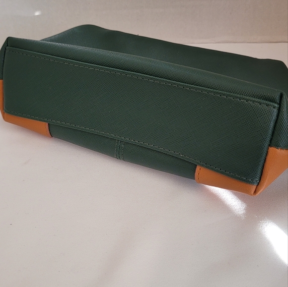 BRIC'S Qatar Airways Business Class Amenity Kit Travel Bag Toiletry Green Pouch - Picture 4 of 7